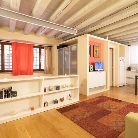 ורונה Lovely Apartment Sottoriva מראה חיצוני תמונה