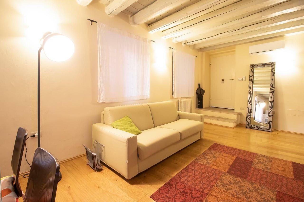ורונה Lovely Apartment Sottoriva מראה חיצוני תמונה
